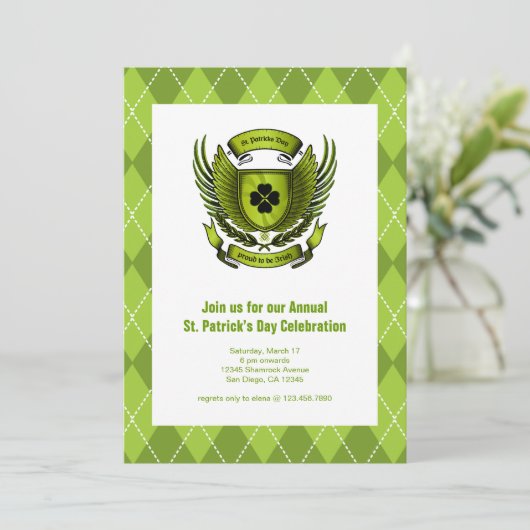 Irish Crest St. Patrick's Day Party Invitation (Debout devant)