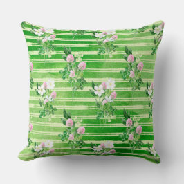 IRISH GREEN SHAMROCKS AND TINY PINK FLOWERS KUSSEN