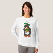 Irish Penguin Holding Christmas Teddy Bear T-shirt (Voorkant volledig)