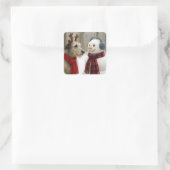 Irish Wolfhound Gazing at a Cute Snowman Vierkante Sticker (Tas)