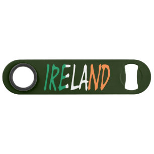 Irlande surposée sur le pavillon irlandais