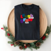 Ironisch lachen en dikke kleurrijke letter groeien t-shirt