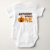 Is een Spooky One Halloween Pumpkin 1e verjaardag Romper (Achterkant)