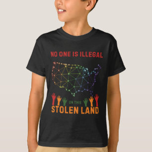 Is illegaal in deze gestolen land Sticker T-shirt