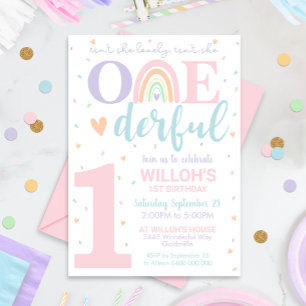 Is ze geen nederige 1e Birthday Invitation Pastel Kaart