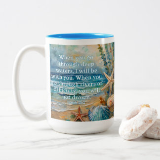 Isaiah 43:2 Koffiemok met schelpen Tweekleurige Koffiemok