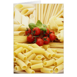Italiaanse keuken. Deegwaren en tomaten.