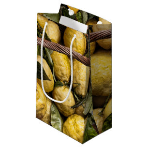 Italiaanse leemten in een mandje klein cadeauzakje