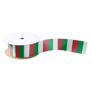 Italiaanse vlag en Italië reizen, vakantie- en sp Lint