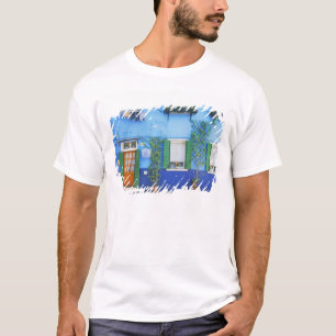 Italië, Burano. Een kleurrijk huis in Burano nabij T-shirt