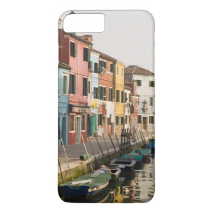Italië, Burano. Kleurrijke huizen langs een iPhone 8 Plus / 7 Plus Hoesje