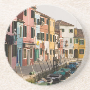 Italië, Burano. Kleurrijke huizen langs een Zandsteen Onderzetter
