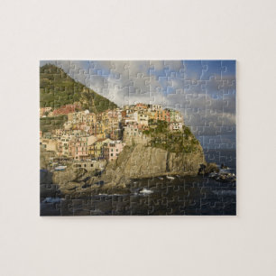 Italië, Cinque Terre, Manarola. Dorp op klif. Legpuzzel