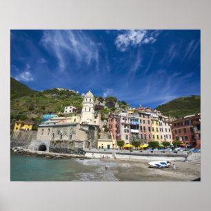 Italië, Cinque Terre, Vernazza, Harbour en Church Poster