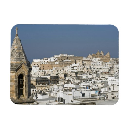 Italië, Ostuni, sluit uitzicht oude stad af Magneet (Horizontaal)