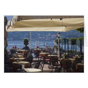 Italie, province de Côme, Bellagio. Café au bord d