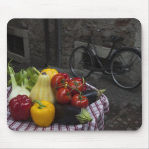 Italië, provincie Brescia, Gargnano. Tafel met 2 Muismat