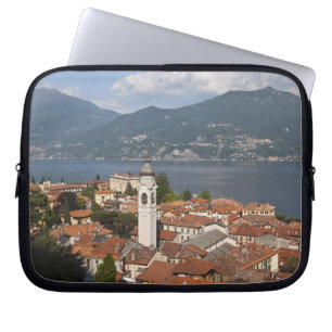 Italië, Provincie Como, Menaggio. Gezicht op stad Laptop Sleeve