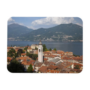 Italië, Provincie Como, Menaggio. Gezicht op stad Magneet