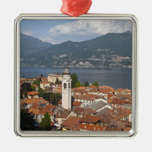 Italië, Provincie Como, Menaggio. Gezicht op stad Metalen Ornament