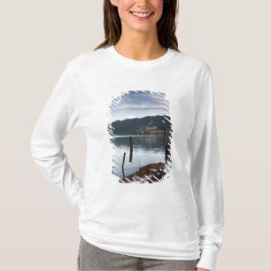 Italië, provincie Novara, Orta San Giulio. Isola T-shirt