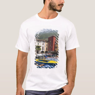 Italië, provincie Verona, Malcesine. Oude Cassone T-shirt