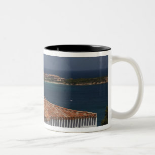 Italië, Sardinië, Porto Cervo. Chiesa di Stella Tweekleurige Koffiemok