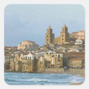 Italië, Sicilië, Cefalu, Uitzicht met Duomo vanaf Vierkante Sticker