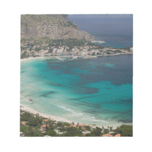 Italië, Sicilië, Mondello, Uitzicht op het strand Notitieblok