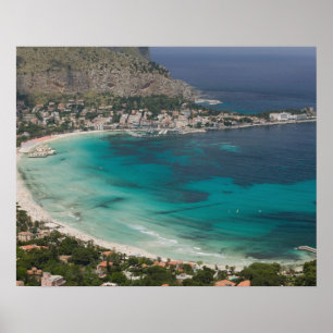 Italië, Sicilië, Mondello, Uitzicht op het strand  Poster