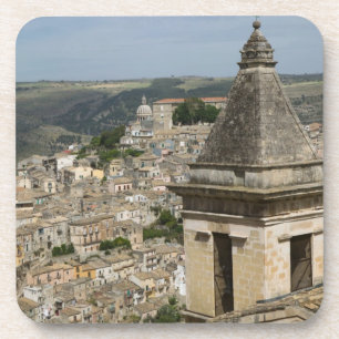 ITALIË, Sicilië, RAGUSA IBLA: Gezicht op stad en S Bier Onderzetter