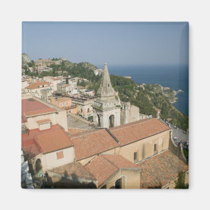 ITALIË, Sicilië, TAORMINA: Uitzicht op Piazza IX Magneet