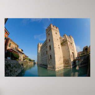 Italië, Sirmione, het Gardenmeer, de Scaliger Poster