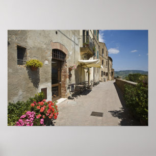 Italië, Toscane, Pienza. Buitenste loopbrug rondom Poster