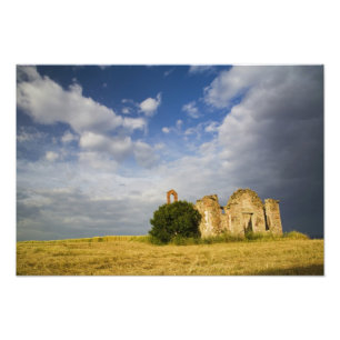 Italië, Toscane, Ruin of Old Church in Toscane. Foto Afdruk