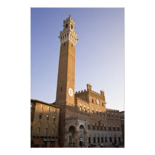 Italië, Toscane, Sienna. Torre del Mangia op Foto Afdruk