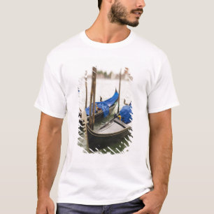 Italië, Venetië, selectieve focus van Gondola in T-shirt