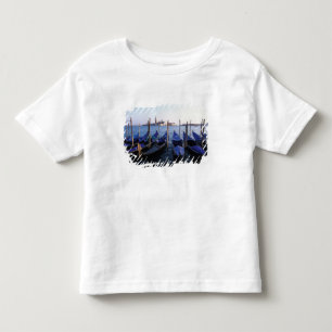 Italië, Veneto, Venetië, Rij gondels en San Kinder Shirts