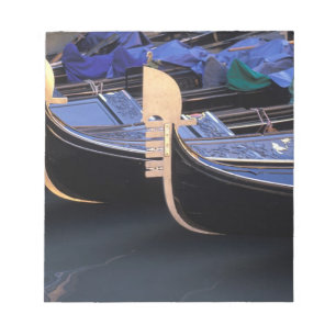Italië, Veneto, Venetië. Rij van Gondolas. Notitieblok