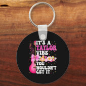 It's A Taylor Vibe You Wouldn't Get It Groovy Wome Sleutelhanger (Voorkant)