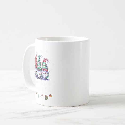 It's Fine We're Fine Everything Is Fine Gnome Teac Koffiemok (Voorkant links)