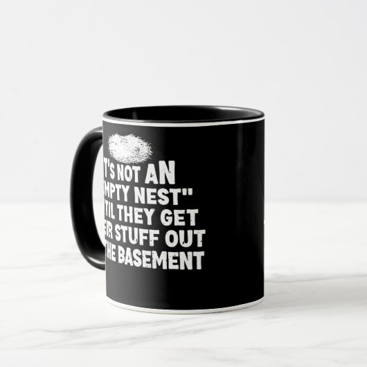 It's Not an Empty Nest Funny Empter Nester Parent Mok (Voorkant links)