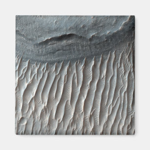 Ius Chasma, een grote canyon op Mars Magneet