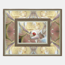 Ivoorkleurige Tan bloemen met lieveheersbeestje Ta