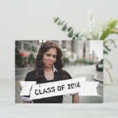 Ivory Grunge Banner Grad Invitation (Debout devant)