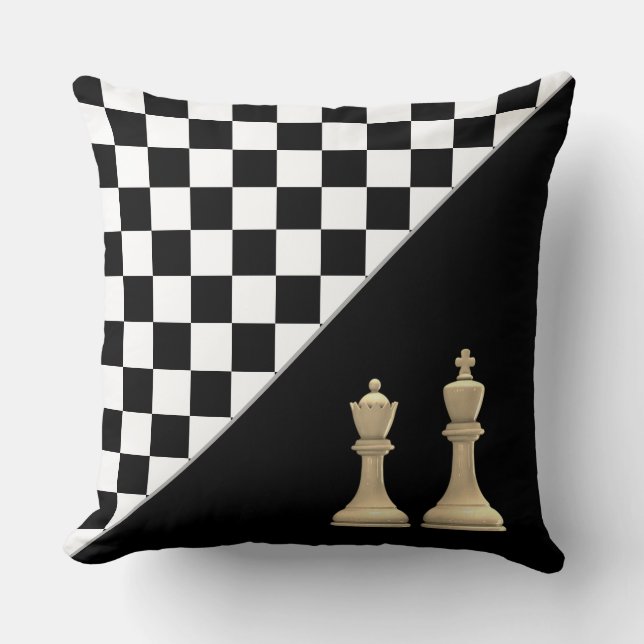 Ivory King & Queen on Stylish Black & White Chess Kussen (Voorkant)