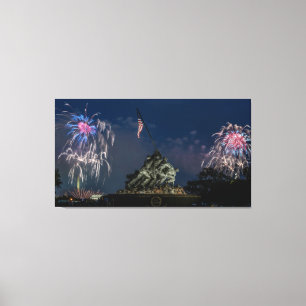 Iwo Jima-monument tijdens het vuurwerk op 4 juli Canvas Afdruk
