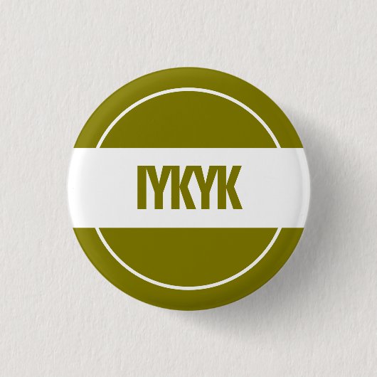 IYKYK BUTTON (Voorkant)