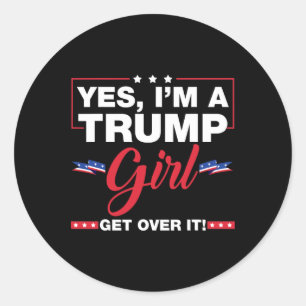 Ja, ik ben een Trump Girl die over IT heen gaat Tr Ronde Sticker