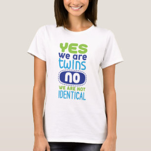Ja we zijn tweelingen Nee we zijn niet identiek T-shirt